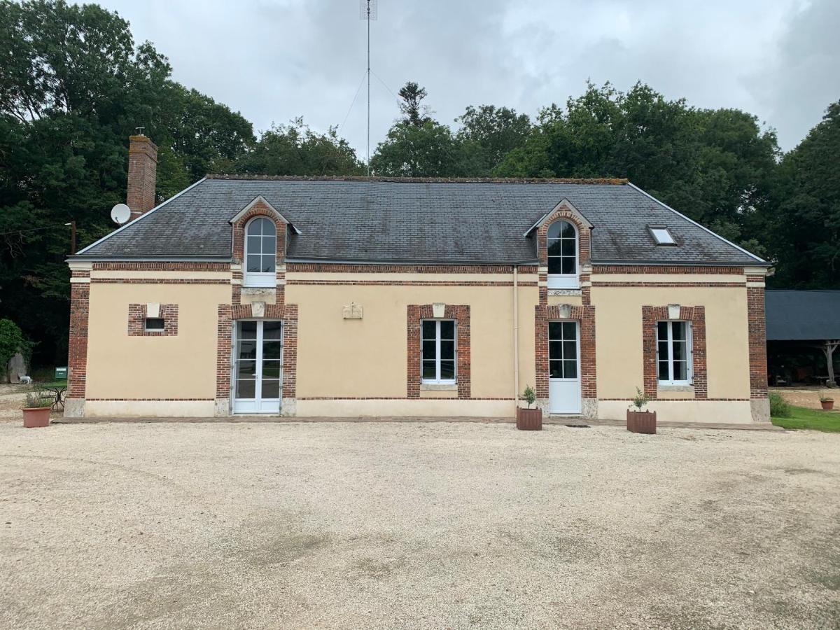 Gite A La Ferme De Sainte Radegonde Lanneray Exterior foto